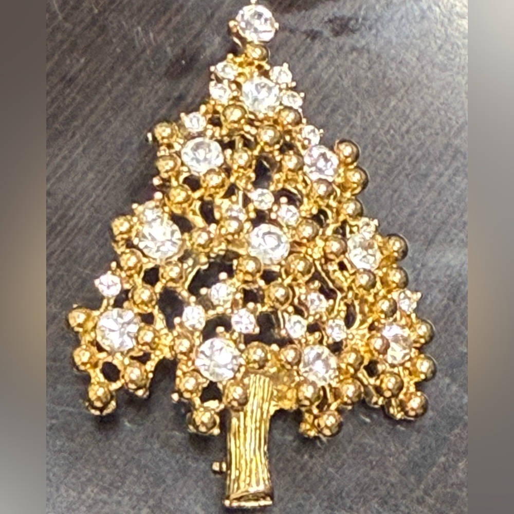 Vintage Eisenberg Signed rhinestone Christmas tree brooch Ice Gold tone ~2”L
